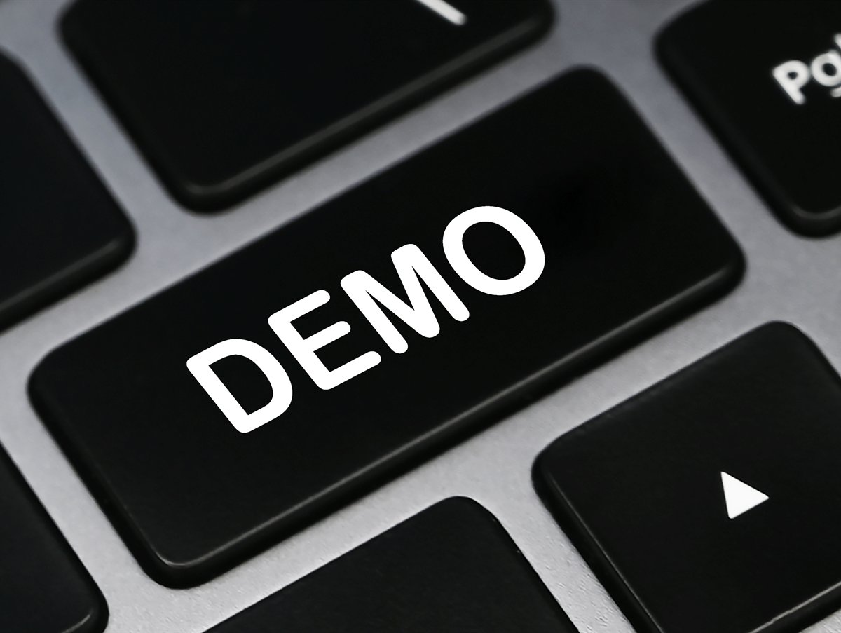 Klavyede üzerinde DEMO yazan tuş